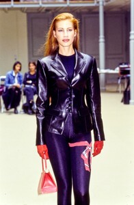 azzedine-alaia-fall-1992-ready-to-wear-details-07-CN10047827.thumb.jpg.19d84be0cfef6ad4838372764c60345e.jpg