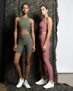 bali-tiger-3d-activewear-biker-short-twenty-montreal-3_7b3d8ad3-1b05-4432-a6e0-5c2f7bfd384b_2048x2048.thumb.jpg.2edccd9c2df2dc91221bf03d09c0b185.jpg