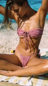 bikinilovers_194367240_305357671251216_1085900791086940112_n.jpg