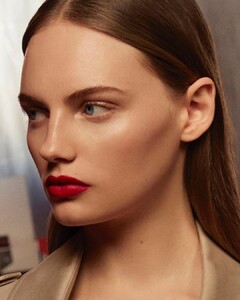 burberrybeauty_183972225_214833210164159_4982181197771484999_n.jpg