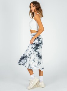 byrone-maxi-skirt-3_4b2e4343-26f7-465c-8bad-6073e7d94078_1800x.jpeg