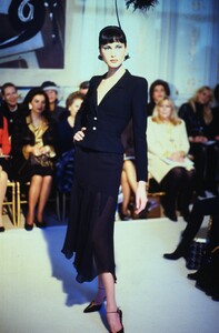 chanel-hc-ss-1997-2.thumb.jpg.d771b9f19de56d07b5269a0775a080b2.jpg