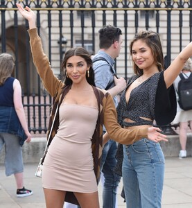 chantel-jeffries-and-jocelyn-chew-out-in-london-06-28-2018-6.jpg