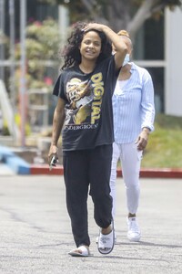 christina-milian-makeup-fee-at-mercedes-dealership-in-la-05-15-2021-3.jpg