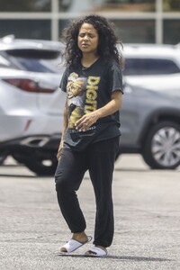 christina-milian-makeup-fee-at-mercedes-dealership-in-la-05-15-2021-4.jpg