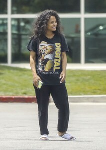 christina-milian-makeup-fee-at-mercedes-dealership-in-la-05-15-2021-6.jpg