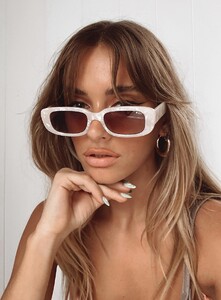 creeper-sunglasses-pearl-white-2_3e71286d-c490-498e-9a21-c74458619f46_1800x.jpeg