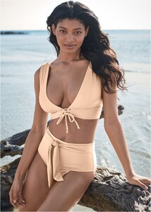 danielle-herrington-sports-illustrated-swim-collection-2021-29.jpg