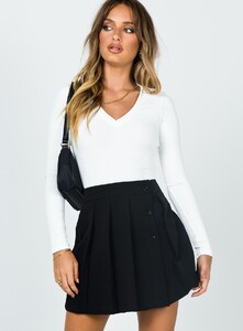 diego-tennis-skirt-black-1_5f6af838-f78e-46d5-a26f-a1dc25da4222_1800x.jpeg