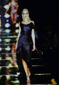 dior-fw-2000-4.thumb.jpg.c061a5b9636393db56b5da59c749a755.jpg