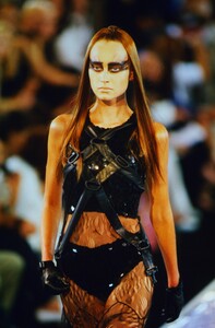 dior-hc-fw-1999-5.thumb.jpg.d601e3c93a934a129f788e4d295b4503.jpg