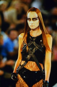 dior-hc-fw-1999-6.thumb.jpg.760873b19662fe1d7d43f451a7ddf26b.jpg