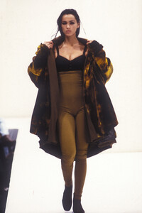 dolce-gabbana-fw-1990-1.thumb.jpg.491569df2bf8b47fa0c953b5d0389ee9.jpg