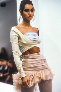 dolce-gabbana-ss-1991.thumb.jpg.9706e78f9b652c90207465e922dc6346.jpg