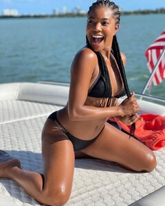 gabrielle-union-in-bikinis-03-12-2021-2.jpg