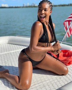 gabrielle-union-in-bikinis-03-12-2021-2.jpg