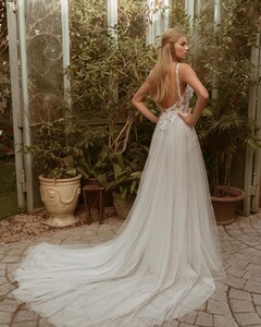 galitrobinik_bridal_173747677_1801885086684798_7056031864590719804_n.jpg