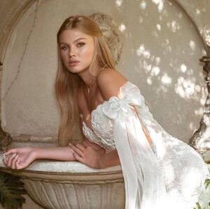 galitrobinik_bridal_189840098_929463144555933_5697667267010797812_n.jpg