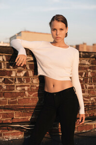 gallery_model_bs4Ivhf85lWX.jpg