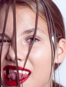 gallery_model_inbj3oU6C7Ow.jpg