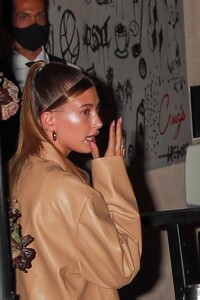 hailey-and-justin-bieber-out-for-date-night-in-west-hollywood-05-03-2021-7.jpg