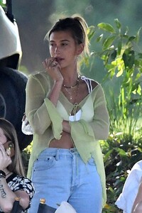 hailey-bieber-visits-husband-justin-on-the-set-of-a-music-video-in-miami-05-02-2021-1.jpg