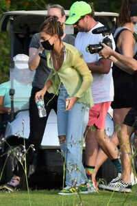 hailey-bieber-visits-husband-justin-on-the-set-of-a-music-video-in-miami-05-02-2021-11.jpg