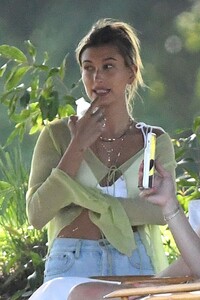 hailey-bieber-visits-husband-justin-on-the-set-of-a-music-video-in-miami-05-02-2021-12.jpg