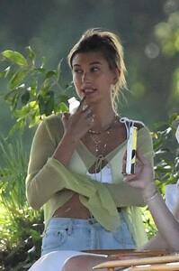 hailey-bieber-visits-husband-justin-on-the-set-of-a-music-video-in-miami-05-02-2021-3.jpg