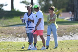 hailey-bieber-visits-husband-justin-on-the-set-of-a-music-video-in-miami-05-02-2021-7.jpg