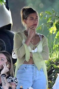 hailey-bieber-visits-husband-justin-on-the-set-of-a-music-video-in-miami-05-02-2021-9.jpg