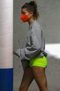 hailey-rhode-bieber-in-workout-shorts-in-los-angeles-05-20-2021-1.jpg