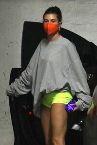 hailey-rhode-bieber-in-workout-shorts-in-los-angeles-05-20-2021-3.jpg