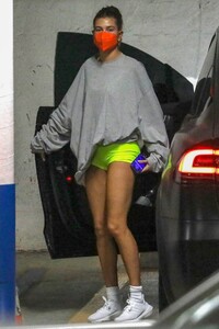 hailey-rhode-bieber-in-workout-shorts-in-los-angeles-05-20-2021-4.jpg