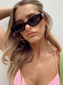 hamilton-sunglasses-2_8722047f-659d-4cef-9c73-52d772d4af3a_1800x.jpeg