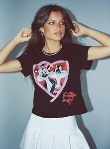 heart-love-tee-black-2_9e66d661-a6b7-40fb-86a2-8951a03e13f8_1800x.jpeg