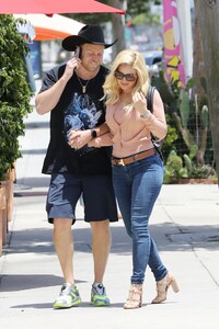 heidi-montag-and-spencer-pratt-at-don-antonio-s-mexican-food-restaurant-05-20-2021-1.jpg