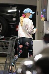 heidi-montag-shops-for-groceries-at-erewhon-market-05-19-2021-0.jpg