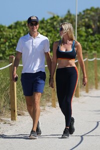 ivanka-trump-and-jared-kushner-out-hiking-in-miami-05-08-2021-10.jpg