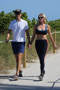 ivanka-trump-and-jared-kushner-out-hiking-in-miami-05-08-2021-2.jpg