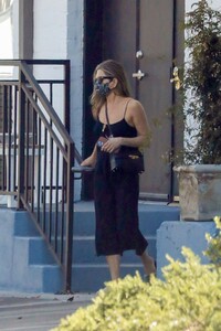 jennifer-aniston-leaves-a-hair-salon-in-beverly-hills-05-23-2021-0.jpg