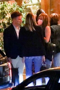 jennifer-aniston-night-out-with-friends-in-los-angeles-04-30-2021-3.thumb.jpg.0a5db7d728bccdf9826aa217131b760b.jpg