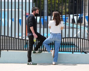 jennifer-garner-and-ben-affleck-out-in-los-angeles-05-01-2021-3.jpg