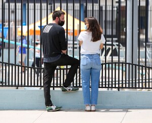 jennifer-garner-and-ben-affleck-out-in-los-angeles-05-01-2021-4.jpg