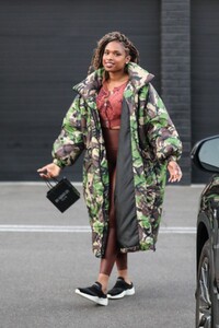 jennifer-hudson-shopping-at-xiv-karats-02-24-2020-1.jpg