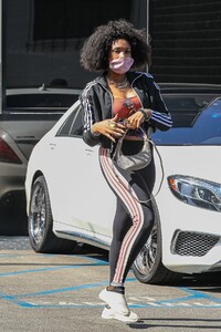 jennifer-hudson-shopping-at-xiv-karats-in-beverly-hills-05-22-2021-1.jpg