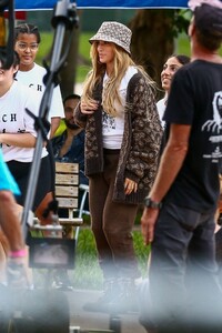 jennifer-lopez-filming-for-coach-in-miami-05-12-2021-4.jpg