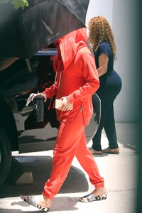 jennifer-lopez-leaves-a-gym-in-miami-05-13-2021-4.jpg