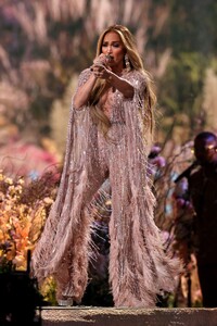 jennifer-lopez-performs-at-global-citizen-vax-live-the-concert-to-reunite-the-world-05-02-2021-5.jpg