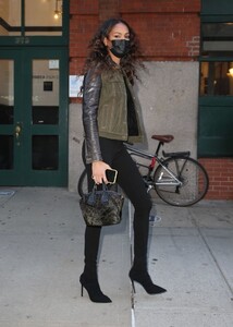 joan-smalls-street-style-nyc-04-26-2021-2.jpg